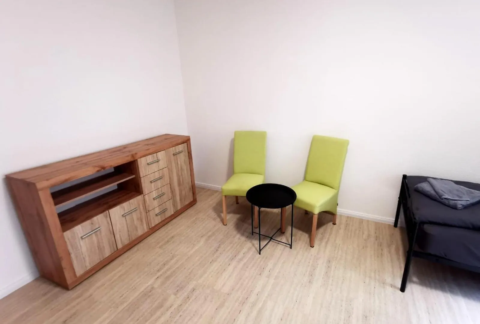 Monteur-Haus Prignitz Berlin Biesdorf, Marzan, Hellersdorf Apartment